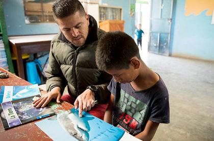 Marco and German reading together at the Rafael Telléz García school.